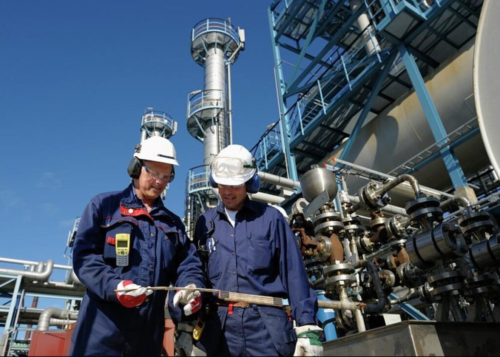 oil refinery plant 